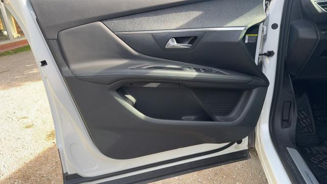 Peugeot 3008 image 2