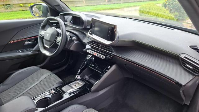 Peugeot 2008 image 1