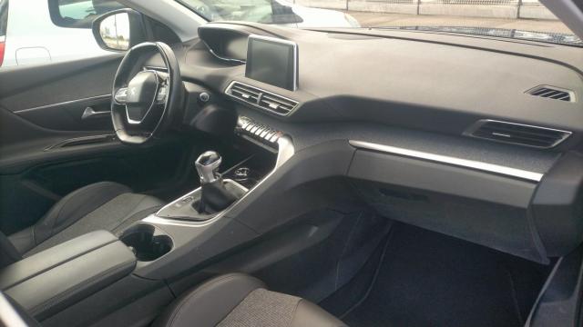 Peugeot 3008 image 2