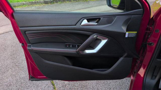 Peugeot 308 image 8