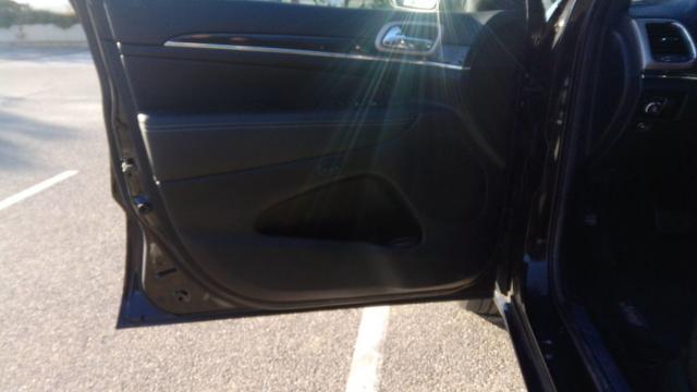 Jeep Grand Cherokee image 4