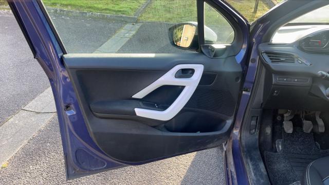 Peugeot 208 image 3