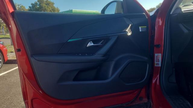 Peugeot 2008 image 2