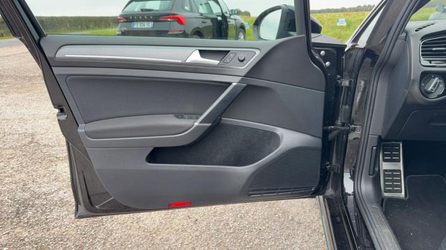 Volkswagen Golf image 9