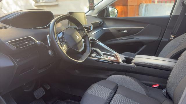 Peugeot 3008 image 2