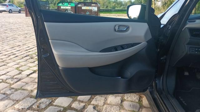 Nissan Leaf image 4