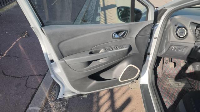 Renault Captur image 2