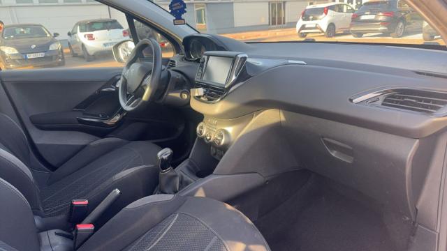 Peugeot 208 image 5