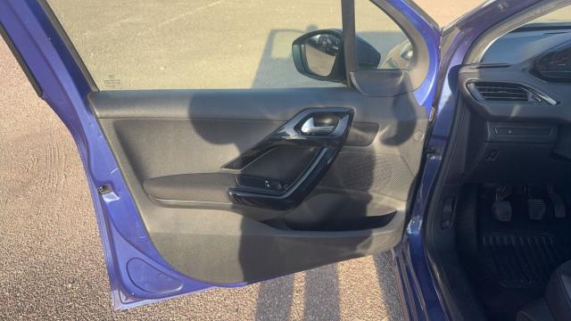 Peugeot 208 image 1