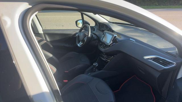 Peugeot 208 image 2