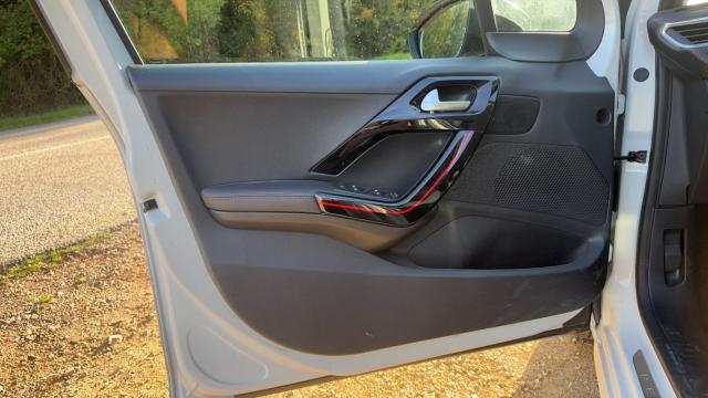 Peugeot 208 image 8