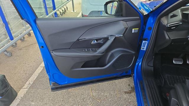 Peugeot 2008 image 2