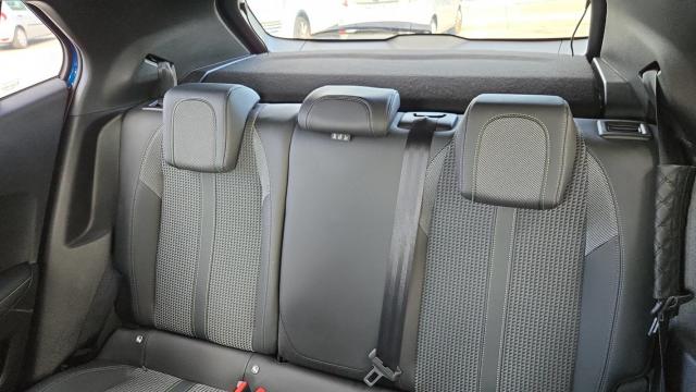 Peugeot 2008 image 3