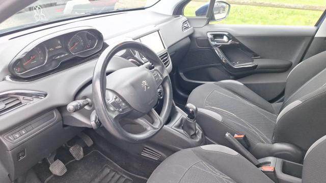 Peugeot 208 image 1