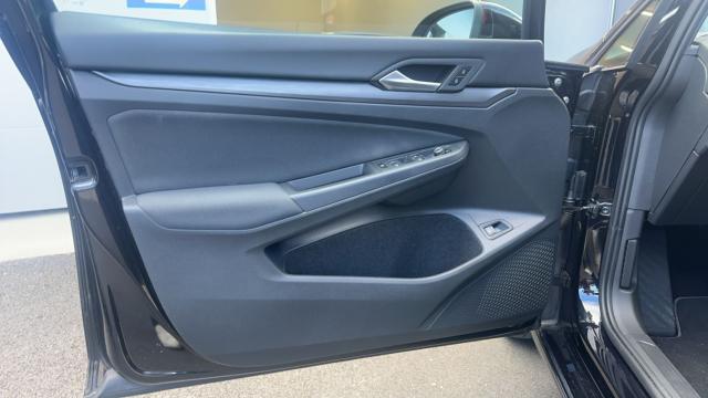 Volkswagen Golf image 9