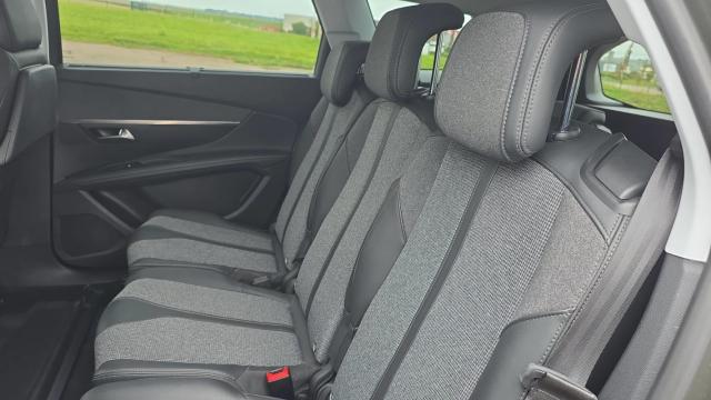 Peugeot 5008 image 2