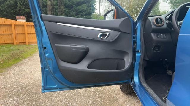 Dacia Spring image 8