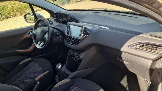 Peugeot 208 image 9