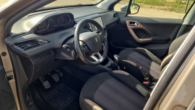 Peugeot 208 image 2