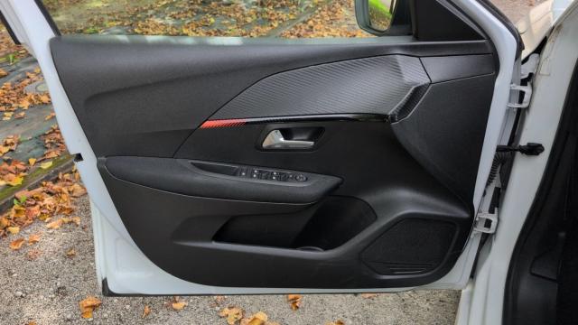 Peugeot 208 image 6