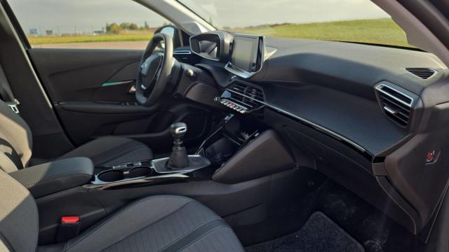 Peugeot 208 image 9