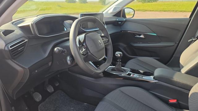 Peugeot 208 image 1