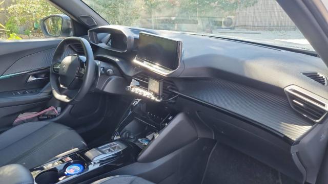 Peugeot 2008 image 2
