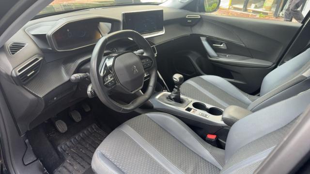 Peugeot 2008 image 8