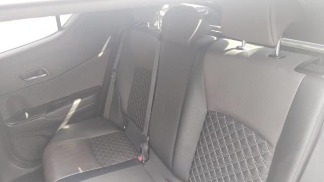 Toyota C-Hr image 9