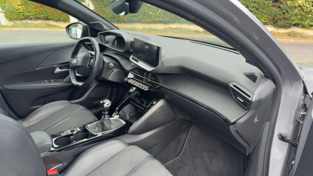 Peugeot 208 image 7