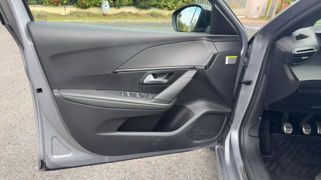 Peugeot 208 image 3