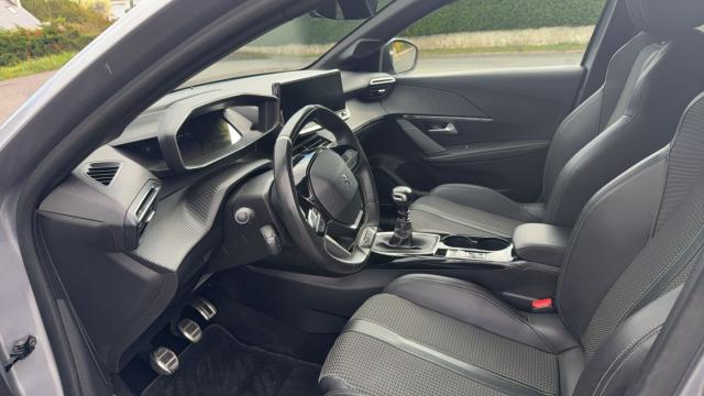 Peugeot 208 image 8