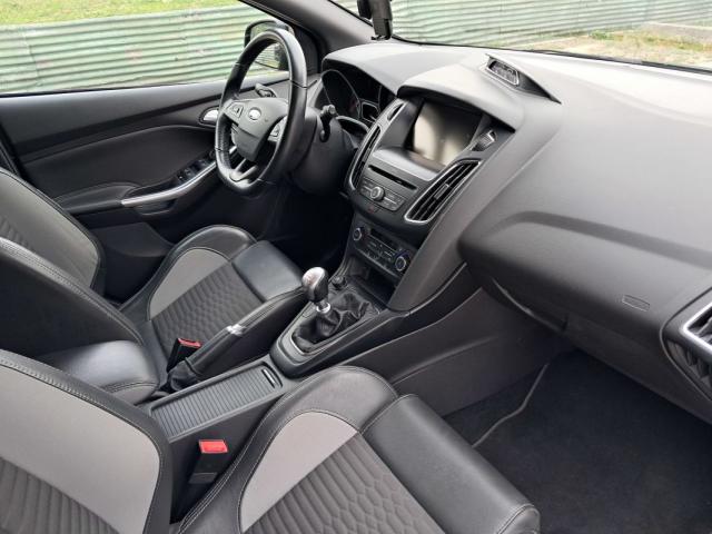 Ford Focus image 6