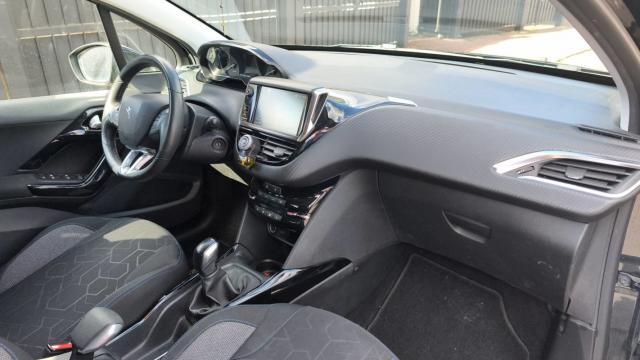 Peugeot 2008 image 1