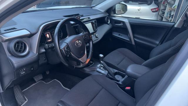 Toyota Rav4 image 9
