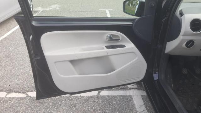 Volkswagen Up! image 8