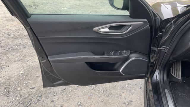 Alfa Romeo Giulia image 2