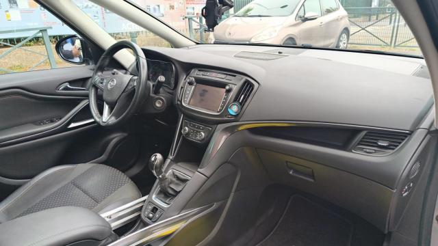 Opel Zafira Tourer image 2