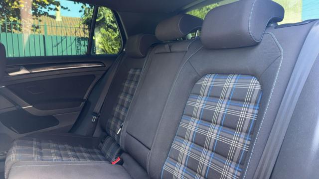 Volkswagen Golf image 9