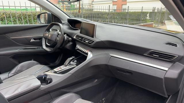 Peugeot 5008 image 2