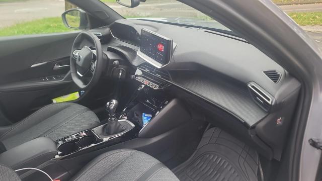 Peugeot 2008 image 8