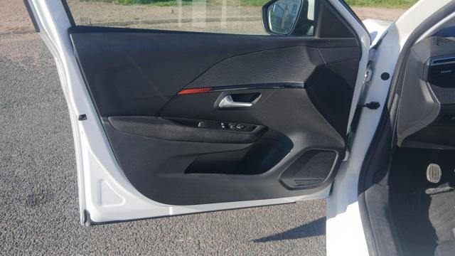 Peugeot 208 image 3