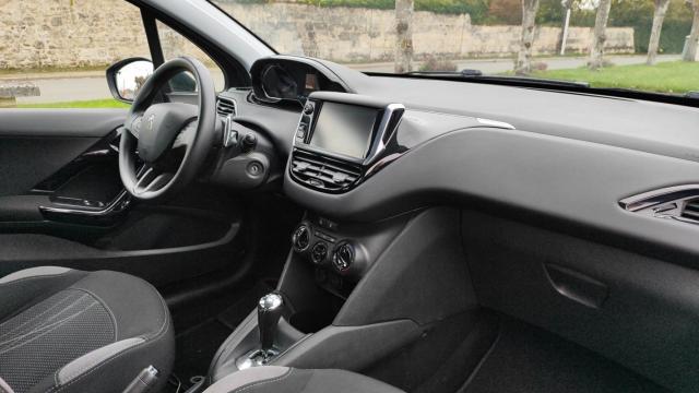 Peugeot 208 image 2
