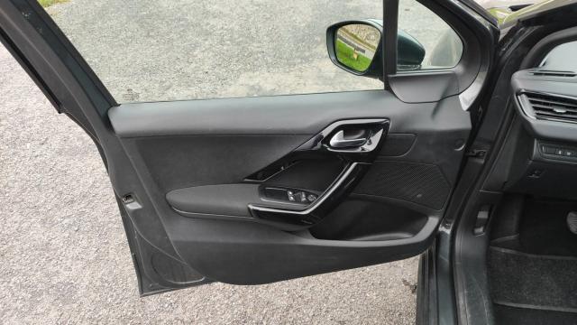 Peugeot 208 image 1