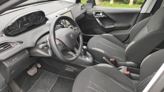 Peugeot 208 image 6