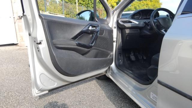 Peugeot 208 image 3