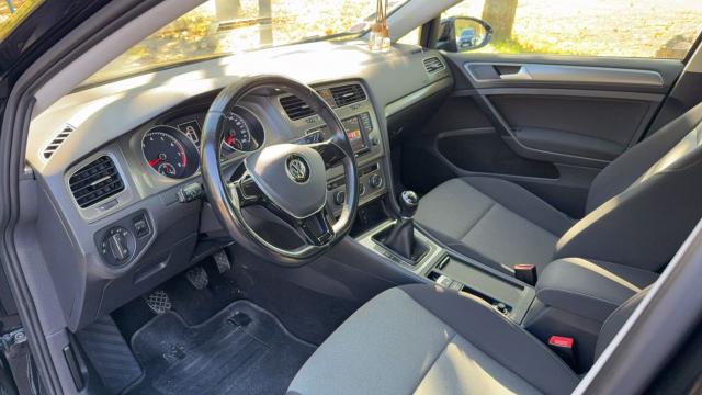 Volkswagen Golf image 6
