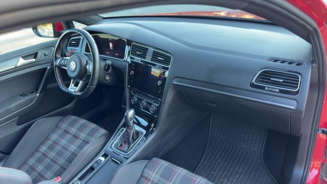 Volkswagen Golf image 8