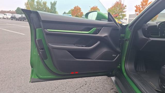 Porsche Taycan image 9