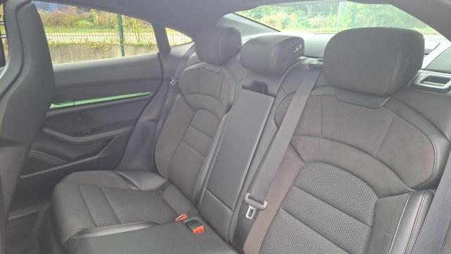 Porsche Taycan image 8